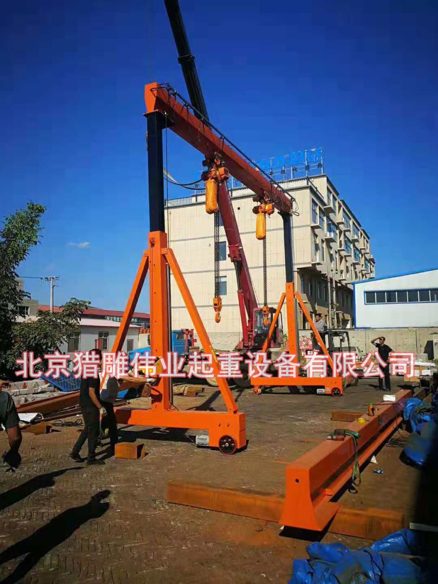 獵雕龍門式起重機(jī)