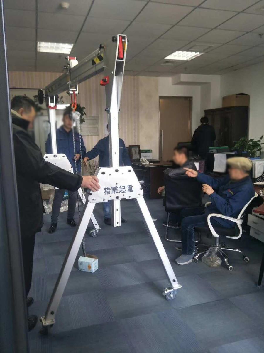 輕型鋁合金龍門(mén)吊